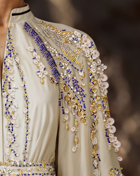 Unveiling the off-white crepe kaftan, paired with a beaded taffeta cape. Embroidery cascades gently from shoulders to skirt, showcasing the impeccable craftsmanship.​ #SaiidKobeisy​​ #Kaftan​ #HauteCouture Cape Embroidery, Embroidery Kaftan, Beading Design, Saiid Kobeisy, Eid Outfits, Tambour Embroidery, Couture Embroidery, Hand Embroidery Kit, Cape Dress