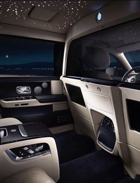 The privacy suite in Hayden's car. Rolls Royce Phantom Extended, Rolls Royce Images, Privacy Partition, Classic Rolls Royce, Factory Tours, Rolls Royce Phantom, Classic Motors, Amazing Diy, Luxury Car