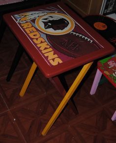 Tv Dinner Table, Tv Tray Makeover, Football Crafts, Tv Tray, Tv Dinner, Tv Trays, Tray Diy, Diy Tv, Cool Tables