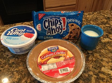 No Bake Chips Ahoy Cookie Pie Recipe - Love To Frugal Cookie Pie Recipe, Graham Pie, Chips Ahoy Cookies, Easy Treats To Make, Chips Ahoy, Dessert Easy, Light Desserts, Baked Chips, Dessert Ingredients