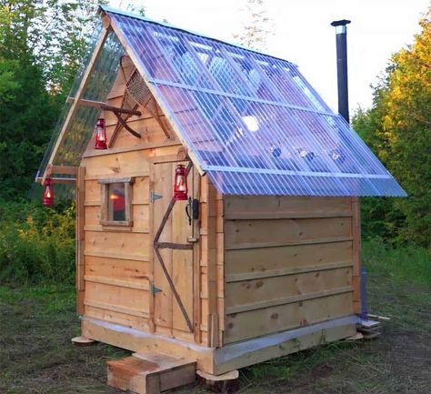 Tiny cabin with transparent roof Cabin With Greenhouse, Mini Cabin Ideas, Greenhouse Roof, Moto Camping, Transparent Roof, Trappers Cabin, Micro Cabin, Portable Cabins, Garden Cabins