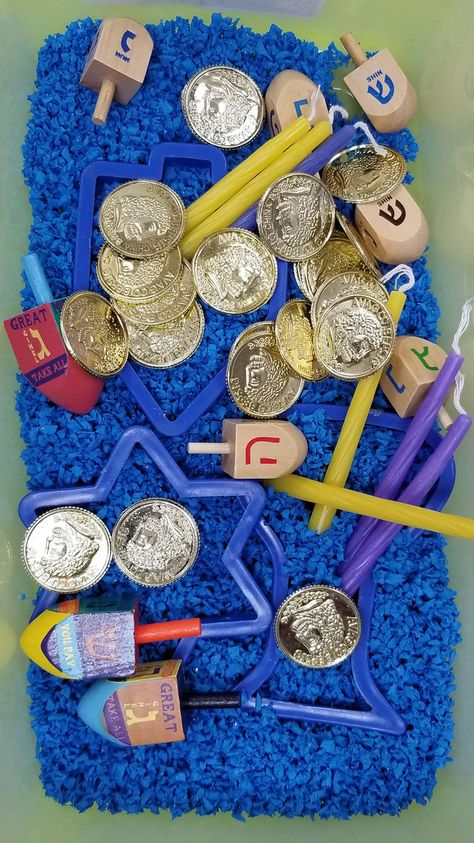 Hannukah Lesson Plan Preschool, Chanukah Sensory Bin, Hannukah Sensory Activities, Hanukkah Activities Toddlers, Hannukah Art Preschool, Toddler Hannukah Activities, Reggio Inspired Hanukkah, Hanukkah Lesson Plans Preschool, Hanukkah Sensory Bin