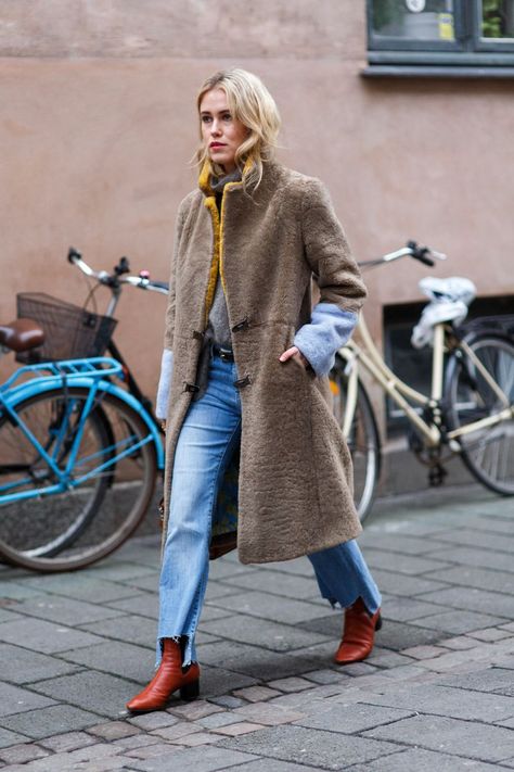 The Best of Copenhagen Fashion Week Street Style AW17 | Scandinavia Standard Danish Street Style, Copenhagen Fashion Week Street Style, Copenhagen Street Style, Tokyo Street Fashion, Danish Fashion, Coat Street Style, Swedish Fashion, Copenhagen Fashion, Scandinavian Fashion