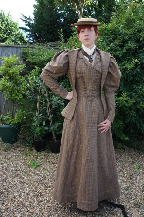 Victorian Walking Costume Riding Dress, Edwardian Costumes, Mode Steampunk, Walking Dress, 1890s Fashion, 1800s Fashion, Ladies Suit, Victorian Costume, Victorian Ladies