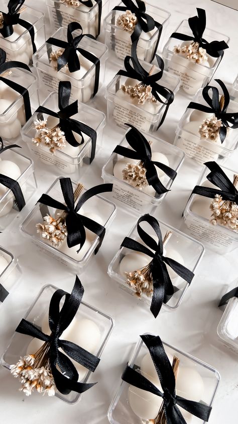 Black And Pearl Birthday Party, Black And White Party Favors, Black And Gold Quinceanera Theme, 21st Birthday Favors, Black Wedding Favors, Sweet 16 Favors, Black And White Wedding Theme, Black White Parties, White Wedding Theme