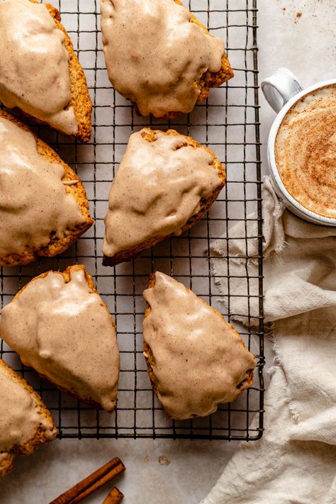 Chai Scones, Chai Glaze, Chai Spices, Scones Recipe Easy, Homemade Scones, Fall Baking Recipes, Scones Easy, Think Food, Scone Recipe