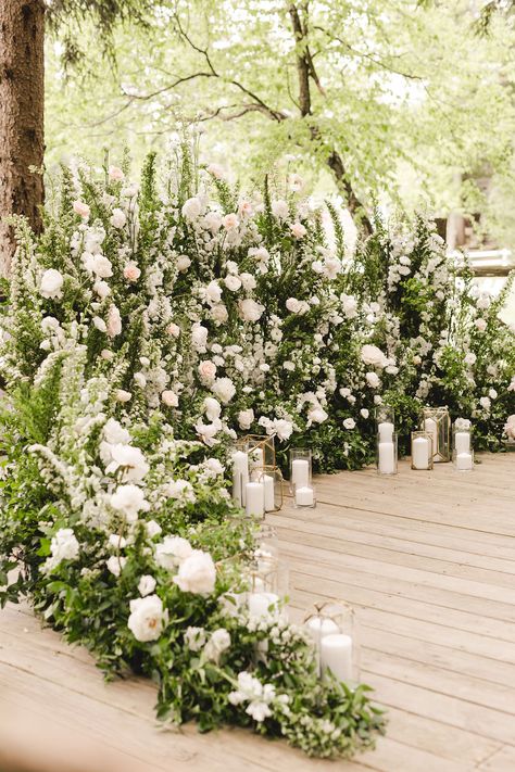 Ground Altar Wedding, Luxury Rustic Wedding, Ground Wedding Florals, Garden Wedding Arch Ideas, Indoor Garden Wedding Ceremony, Outdoor Wedding Ceremony Florals, Ethereal Wedding Ceremony, Alter Decorations Wedding Outdoor, Outdoor Ceremony Florals