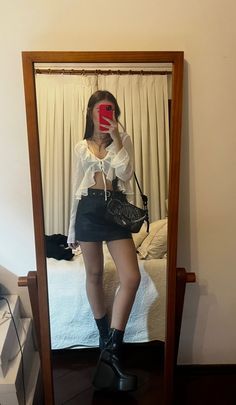 Concert Outfit Ideas, Looks Pinterest, Watch Free Movies, Looks Black, Festival Looks, Casual Style Outfits, Aesthetic Outfits, Outfits Aesthetic, Outfits Casuales