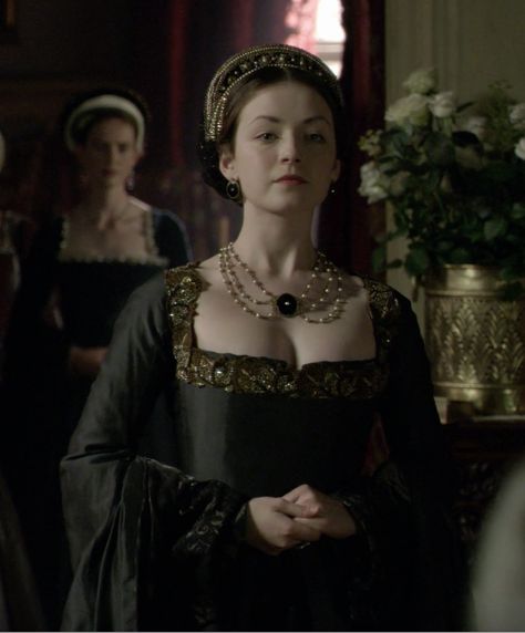 Mary Tudor - The Tudors "Sister" The Tudors Tv Show, Mary Tudor, Tudor Dress, Sarah Bolger, Mary 1, Tudor Fashion, Medieval Princess, Tudor Costumes, The Other Boleyn Girl