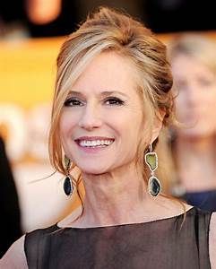 Holly Hunter is an American actress. Mother Of Bride Makeup, Hairstyles For Women In Their 40s, Conyers Georgia, Mother Of The Bride Hairdos, Holly Hunter, Mother Of The Groom Hairstyles, Paradise Garage, Short Hairstyles Over 50, Ball Hair