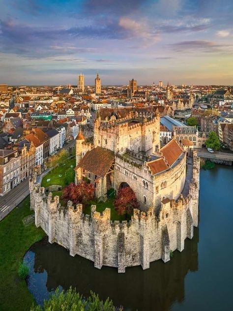 Gent Belgium, Ghent Belgium, Belgium Travel, Beautiful Castles, A Castle, Beautiful Places In The World, Travel Inspo, Places Around The World, Most Beautiful Places