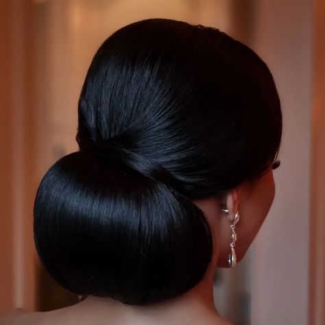 Slick Bun Hairstyles Wedding, Chignon Hair Wedding, Bride Hairstyles Bun, Elegant Low Bun Wedding, Low Bun Wedding Hair With Veil, Bun Bridal Hairstyles, Sleek Bridal Bun, Bun Wedding Hairstyles, Bridal Chignon