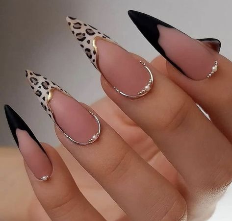 Birthday Nail Art Ideas, Sharp Nails Design, Short Stiletto Nail Art, Rich Nails, Frame Nails, Stilleto Nails Designs, Nail 2023, Sharp Nails, Fancy Nails Designs