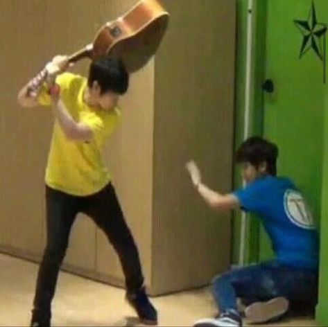 Seventeen Woozi Guitar Angry Meme Angry Meme, طابع بريدي, Funny Poses, Seventeen Memes, Draw The Squad, Boy Best Friend, 웃긴 사진, Meme Faces, Really Funny Pictures