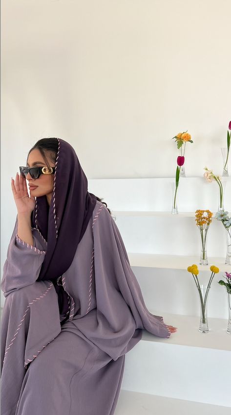 Abaya Packaging Ideas, Saudi Abaya Designs, Abaya Branding, Luxurious Abaya, Lilac Abaya, Purple Abaya Aesthetic, Stylish Abaya Designs, Aesthetic Abaya, Abaya Inspo Aesthetic