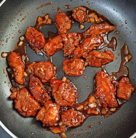 How to make sweet and spicy chicken | Sweet and spicy chicken recipe Spicy Chicken Bites, Sweet Spicy Chicken, Sweet And Spicy Chicken, Spicy Chicken Recipes, Honey And Soy Sauce, Sauce For Chicken, Chicken Spices, Chicken Bites, Boneless Chicken