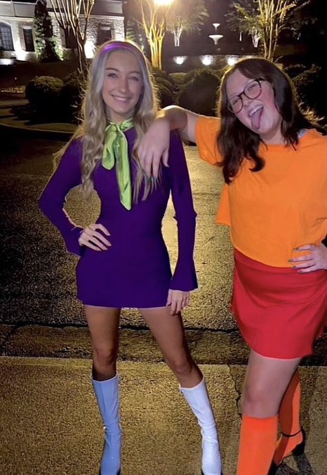 Movie Theme Outfit Ideas, Daphne Costume Scooby Doo, Scobby Dobby Doo Costume, Scooby Halloween Costumes, Halloween Costumes Scooby Doo, Fred And Daphne Costume, Scooby Halloween, Shaggy Costume, Dyi Costume