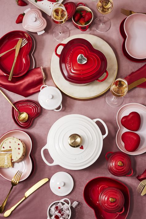 Bringing together a trio of treasured hues, the Heart Collection features our iconic Cerise, blushing Shell Pink and timeless White. Le Creuset Heart, Le Creuset Cast Iron, Shell Pink, Cute Kitchen, Le Creuset, Dream House Decor, Kitchen Stuff, Kitchen Items, Dream Home Design