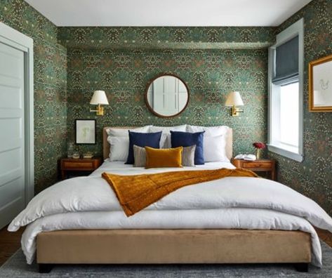 William Morris wallpaper is total perfection in this modern bedroom. From ELLEDecor Eclectic Design, White Paneling, Wallpaper Bedroom, Bed Room, Interior Design Trends, Guest Bedroom, 인테리어 디자인, Bed Linen, White Walls