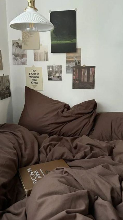 Cozy Brown Room Aesthetic, Brown Aesthetic Bedroom Ideas, Brown Bedsheet, Brown Comforter Bedroom, Brown Room Ideas, Brown Room Aesthetic, Brown Bed Sheets, Bedroom Inspirations Cozy, Men Room Decor