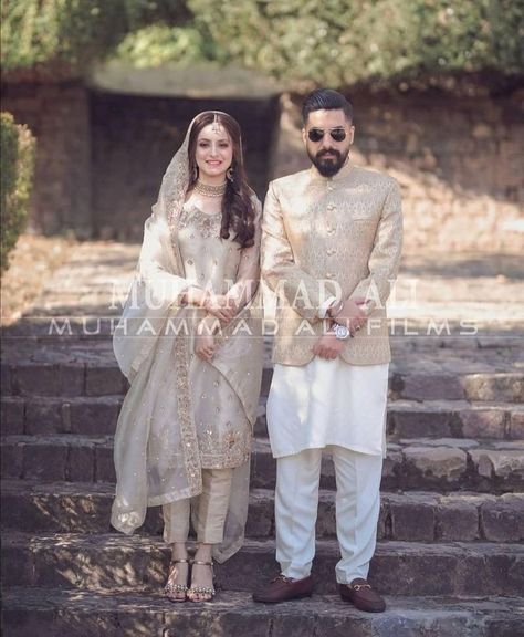 Engagement Suits Women, Pakistani Nikkah Bride, Pakistani Engagement Dresses, Engagement Couple Dress, Simple Engagement Dress, Nikkah Brides, Pakistani Attire, Nikkah Outfit, Engagement Looks