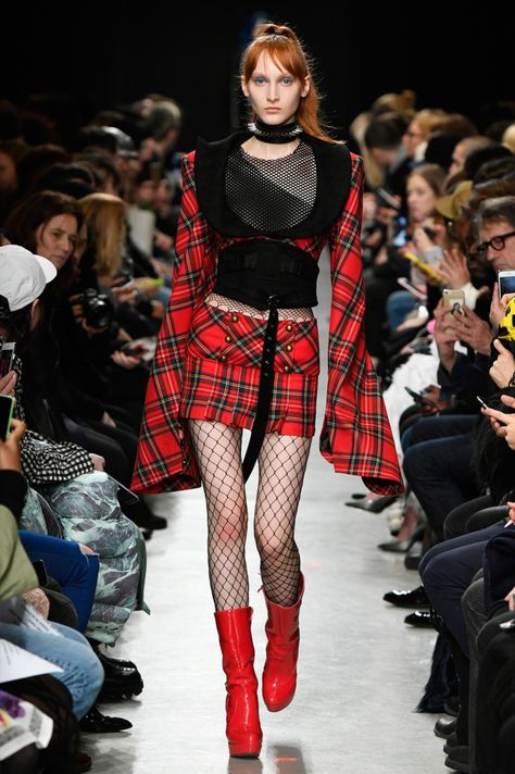 Masha Ma RTW Fall 2017 [PHOTOS] – WWD Checked Outfit, Tartan Outfit, Red Black Outfit, Check Outfit, Tartan Fashion, Runway Fashion Couture, Outfit Red, A Beautiful Life, Plaid Outfits