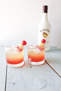 Malibu Sunset Cocktail. These would be absolutely perfect for a summer barbecue, if Scotland gets any sun this summer that is! Malibu Sunset Cocktail Recipe, Malibu Sunset Cocktail, Sunset Cocktail Recipe, Malibu Cocktails, Coconut Rum Drinks, Malibu Drinks, Sunset Cocktail, Layered Drinks, Malibu Sunset