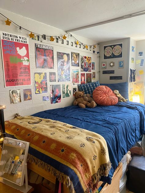 #whimsigoth #eclectic Room Decor College Dorm, Dorm Room Eclectic, Dorm Room 90s, College Dorm Maximalist, Eclectic Dorm Room Ideas, College Dorm Themes Color Schemes, Cozy Maxamilist Bedroom, Soft Indie Room Aesthetic, Dorm Designs College