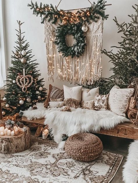 Boho Bedroom Christmas Decor, Winter Boho Decor, Boho Fireplace Mantle Decor, Boho Christmas Aesthetic, Boho Christmas Decor Ideas, Boho Style Interior Design, Christmas Cave, Christmas Decor Boho, Festive Hairstyles