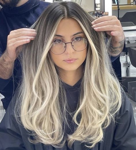 Blonde Hair Brown Roots, Money Piece Hair Ideas, Dark Roots Blonde Hair Balayage, Face Framing Highlights, Ash Blonde Hair Balayage, Money Piece Hair, Balayage Hair Ash, Blonde Hair With Roots, Hair Contouring