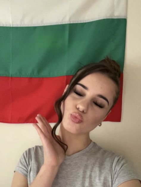 her tik tok and ig: @annaazhiyska Levski Sofia, Bulgarian Girl, Bulgarian Flag, Snap Video, Dance Videos, Bulgaria, Tik Tok, Hairstyles, Iphone