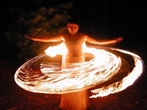 Fire Spinning, Fire Dancer, The Ancient Magus Bride, Magic Aesthetic, Fire Nation, Magic Powers, The Elder Scrolls, Sendai, Hula Hoop