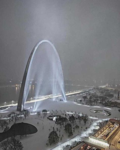 The Gateway Arch in St. Louis, Missouri during the recent snowstorm. - Imgur Arch St Louis, Saint Louis Arch, The Gateway Arch, Lombard Street, Gateway Arch, Alesund, Living Modern, St Louis Missouri, Modern City