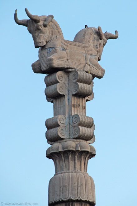 Persian Column, Achaemenid Architecture, Architecture Antique, Shiraz Iran, Iran Culture, Iran Pictures, Iranian Architecture, Persian Architecture, Ancient Persia