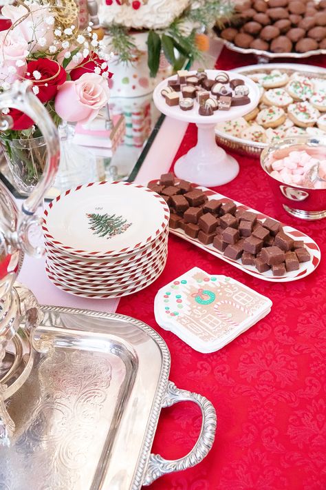 Gingerbread Tea, Gingerbread Girl Cookie, Christmas Afternoon Tea, Pink Cake Stand, Christmas Party Treats, Cool Gingerbread Houses, Christmas Cookie Party, Mini Gingerbread House, Christmas Tea Party