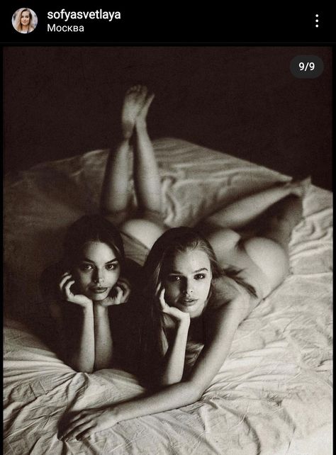 Twin Sister Photoshoot, 2 Model Poses Together, Bestie Photo Shoot, Boudiour Poses, Bouidor Photography, Sisters Photoshoot, Lingerie Photoshoot, Shooting Ideas, Lingerie Shoot