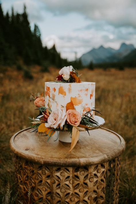 Bohemian Romantic Wedding Inspiration from Kananaskis, Alberta | Photography by Autumn Wedding Cake, Alberta Photography, Orange Wedding Cake, Romantic Wedding Inspiration, Boho Wedding Inspiration, White Wedding Cake, Elegant Wedding Cakes, Wedding Cake Inspiration, Orange Wedding