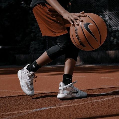 Soccer Trick Shots: Precision and Perfection on the Pitch https://youtube.com/shorts/2f1TduhGFx8?si=iCbBUUOXgdWiuoOV Bola Jaring, Basketball Aesthetic, Basketball Background, Ball Aesthetic, Bola Basket, Fotografi Digital, Basketball Is Life, Basketball Photography, Sports Boys