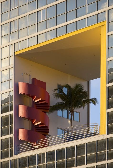 Miami Building, Warehouse Architecture, Miami Architecture, Hot Pink Walls, 80s Icons, Modern Miami, Glass Brick, Pink Houses, Pink Walls