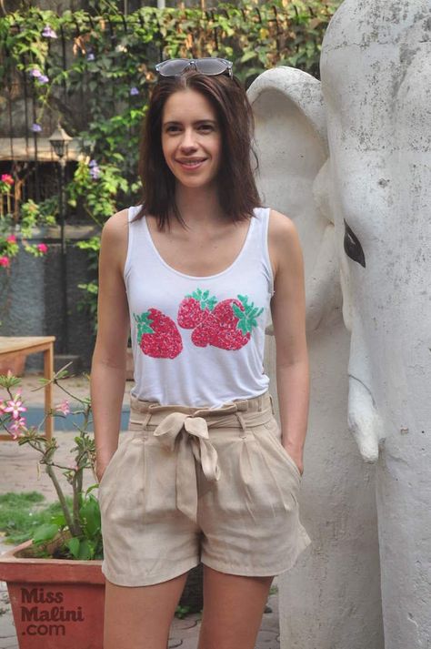 Kalki Fashion Blouse Design, Bujji Kalki, Kareena Kapoor Western Outfits, Bujji Car Kalki, Kalki Koechlin, Deepika Padukone Style, French Beauty, Deepika Padukone, Hottest Celebrities