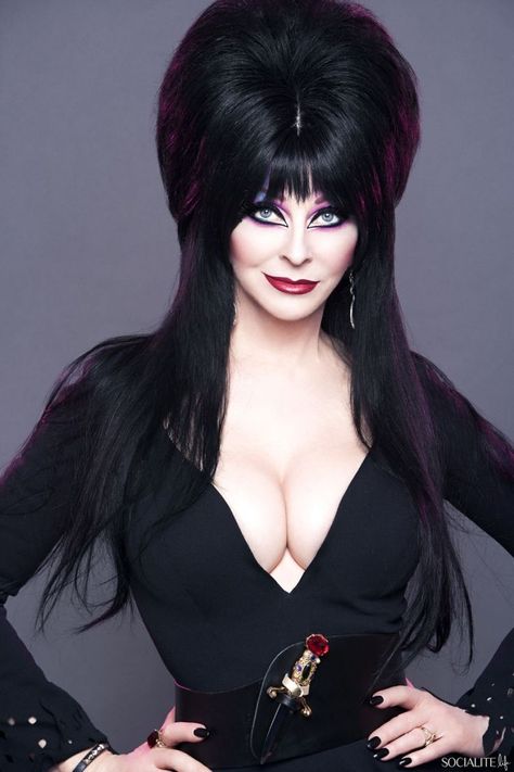 Elvira Movies, Cassandra Peterson, Elvira Mistress Of The Dark, Dark Portrait, Bettie Page, Actrices Hollywood, Gothic Beauty, Dark Beauty, Balayage