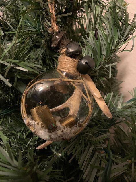 Hunting Christmas Tree Ideas, Christmas Tree Hunting Theme, Deer Antler Ornaments, Hunting Ornaments Diy, Rustic Hunting Christmas Tree, Hunting Christmas Tree, Diy Hunting Christmas Ornaments, Hunting Christmas Ornaments, Hunting Ornaments