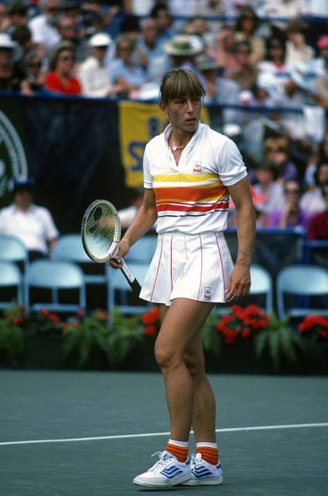 Martina Navratilova Tennis Style Women, Evonne Goolagong Cawley, Justine Henin, Tennis Fits, Outfit Tennis, Monica Seles, Tennis Lifestyle, Martina Hingis, Martina Navratilova