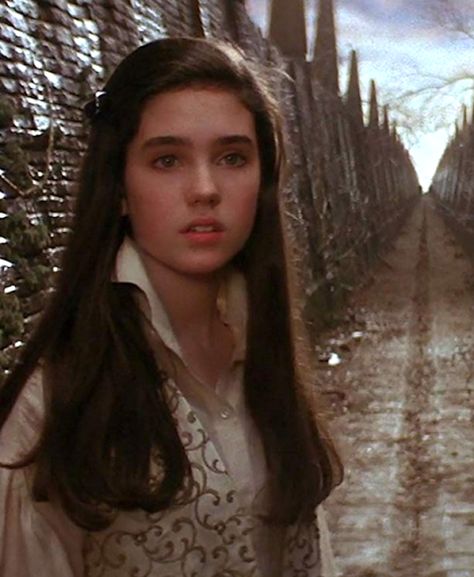 Jennifer Connelly as Sarah Williams in Labyrinth - 1986 Sarah Labyrinth, Sarah And Jareth, Labyrinth Jareth, 1980s Aesthetic, Sarah Williams, Warwick Davis, Labyrinth 1986, Labyrinth Movie, Goblin King