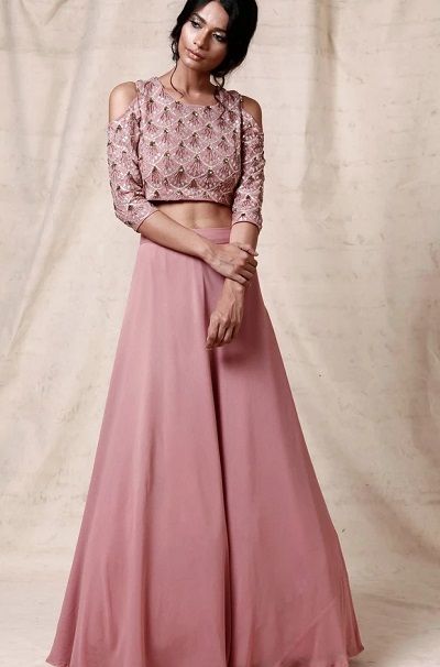 Crop Top and Lehenga Designs Crop Top With Lehenga, Crop Top And Lehenga, Ethnic Crop Top, Cold Shoulder Blouse Designs, Top With Lehenga, Top And Lehenga, Crop Top With Skirt, Long Skirt Top Designs, Lehenga Anarkali