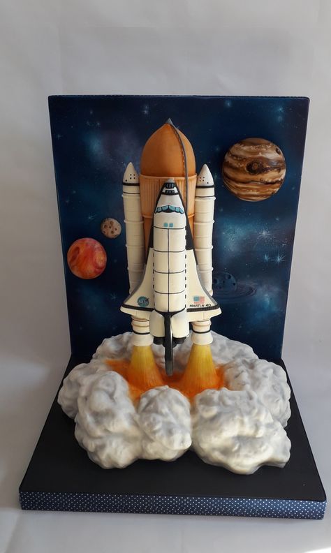 This big cake was for our neighbor for his 40th birthday. The cake is smoke, the external tank and the planets are minicakes too. Airplane is from RKT. Lego Space Shuttle, Science Exhibition Projects, 4de Verjaardag, Big Cake, Solar System Crafts, Long Mullet, Women Mullet, Science Projects For Kids, Space Party