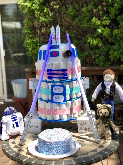 Luke Or Leia Gender Reveal, Star Wars Themed Gender Reveal Party, Star Wars Gender Reveal Cake, Gender Reveal Ideas Star Wars, Star Wars Themed Gender Reveal, Star Wars Gender Reveal Decorations, Nerdy Gender Reveal Ideas, Jedi Gender Reveal, Gamer Gender Reveal Ideas