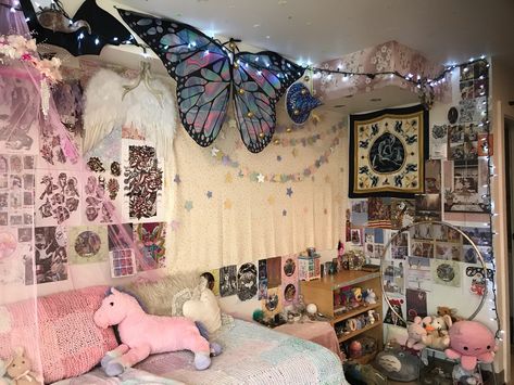 Creepy Cute Room, Cute Room, Neon Room, Pastel Room, Pretty Bedroom, Cute Room Ideas, Pretty Room, Dreamy Room, Teen Bedroom Decor