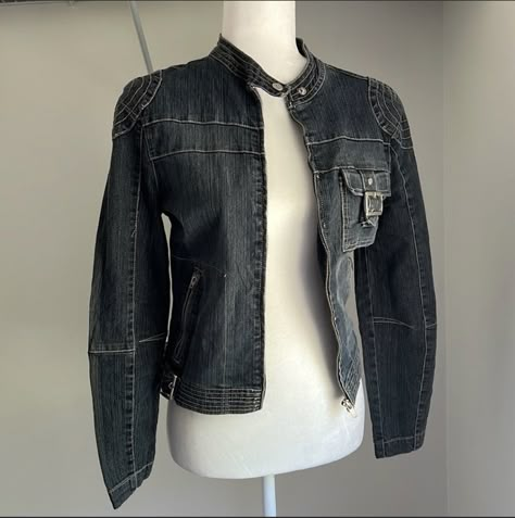 Denim Biker Jacket Outfit, Denim Moto Jacket, Motorcycle Jacket Outfit, Denim Biker Jacket, Bella Hadid Outfits, Downtown Outfits, Denim Projects, Causual Outfits, Fashion Inspiration Design