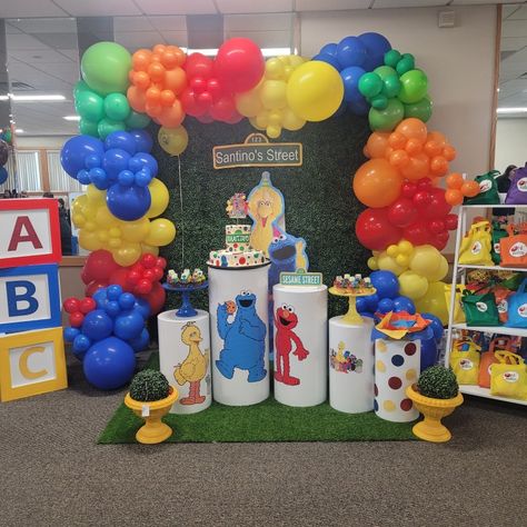 Sesame Street Party Backdrop Ideas, Sesame Street Backdrop Ideas, Sesame Street Birthday Backdrop, Sesame Street Decor, Sesame Street Balloon Arch, Sesame Street Centerpiece Ideas, Old Sesame Street, Sesame Street Party Decorations, Sesame Street Backdrop